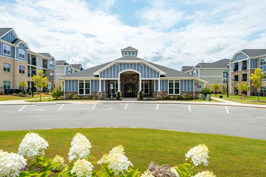 The Retreat At Sedgefield Apartments, 2900 Queenstown Circle